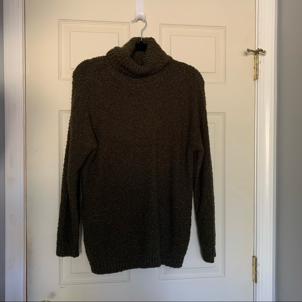 Dark green turtle neck sweater